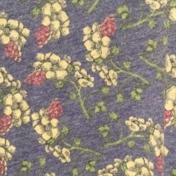 NWT LuLaRoe Classic Tee - Picture 2 of 3